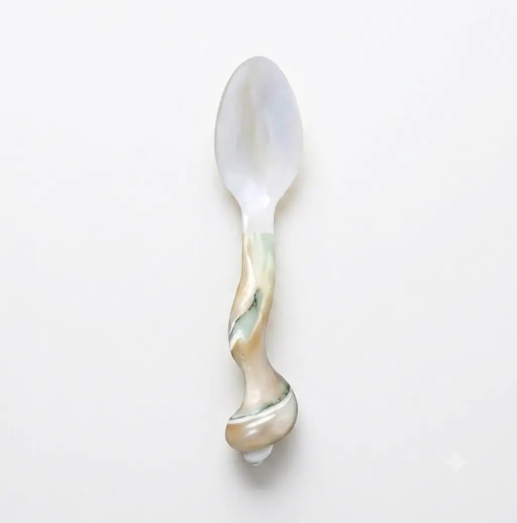 Single natural shell spoon with twisted decorative handle