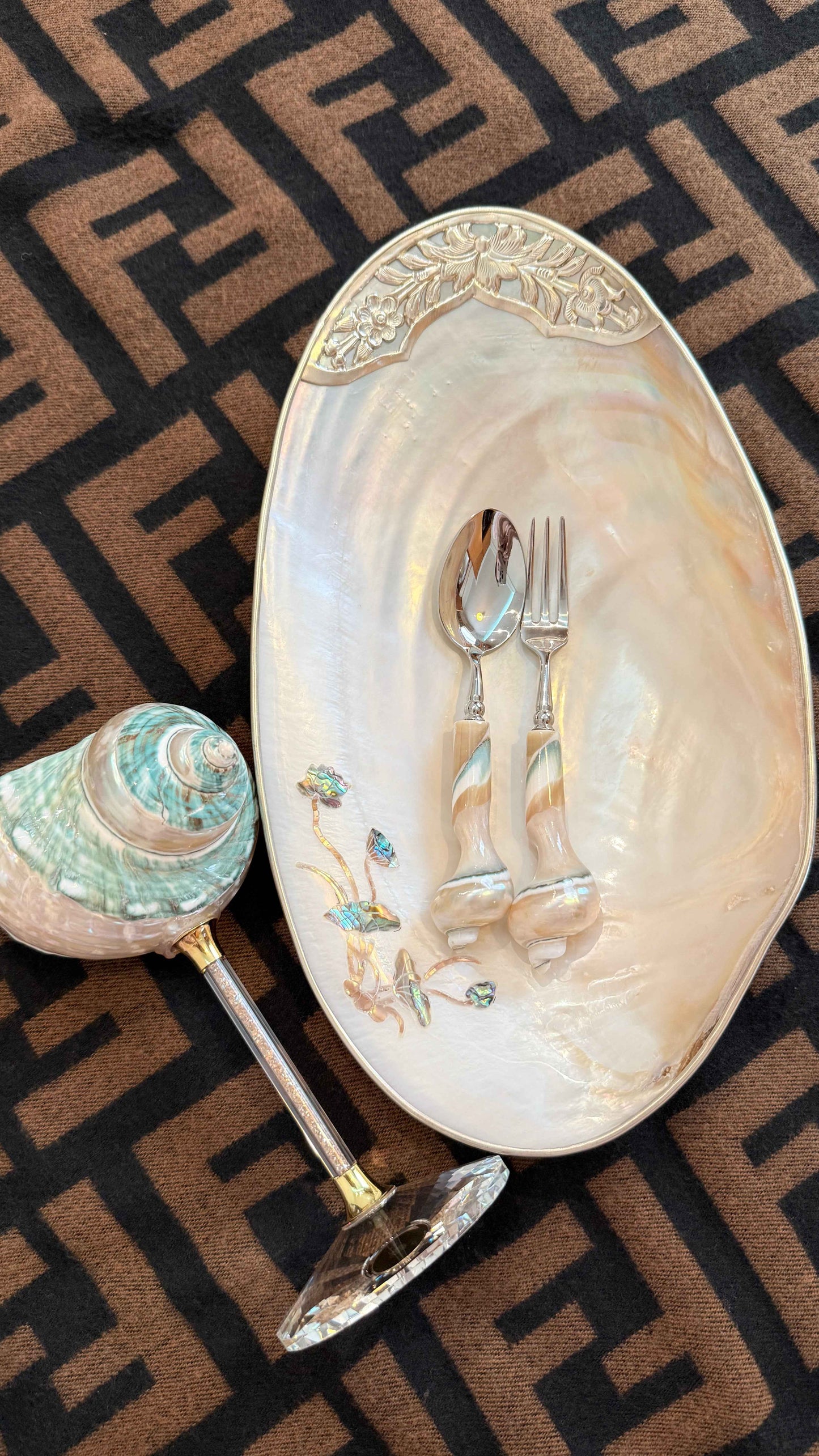 Handcrafted Shell 4-Piece Single Dining Set – 1x Iridescent Shell Plate, 1x Elegant Cup, 1x Natural Mother-of-Pearl Spoon & Fork Pair – Luxury One-Person Ocean Tableware Set