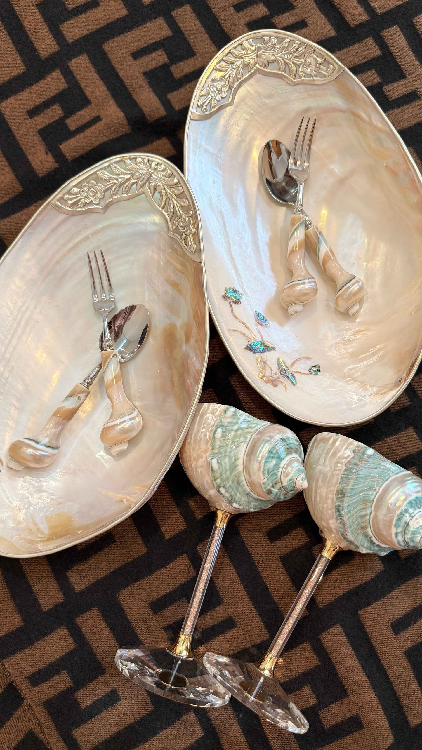 Handcrafted Shell 4-Piece Single Dining Set – 1x Iridescent Shell Plate, 1x Elegant Cup, 1x Natural Mother-of-Pearl Spoon & Fork Pair – Luxury One-Person Ocean Tableware Set