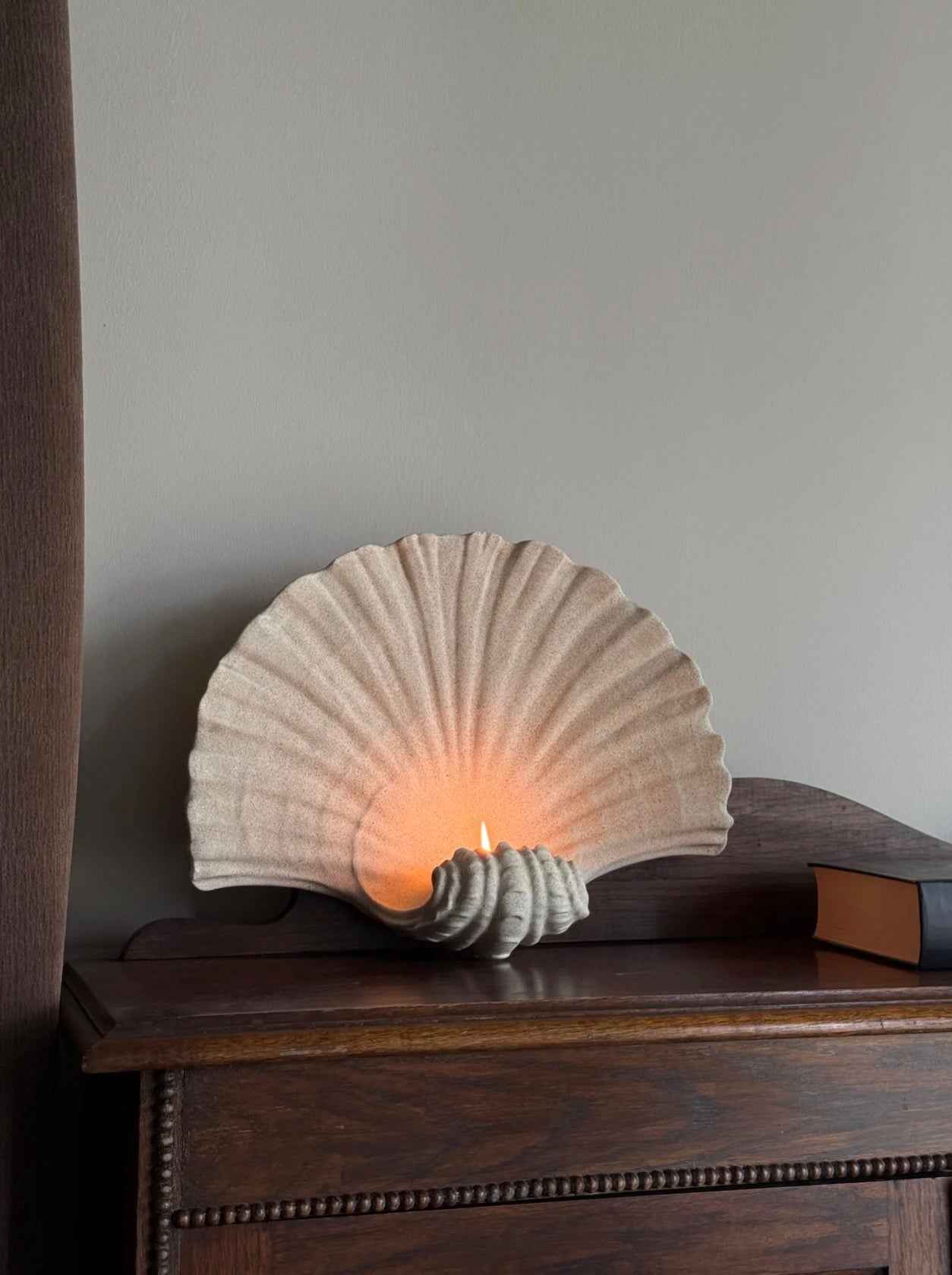 Natural Sandstone Shell Candle Holder Wall Sconce – Handcrafted Seashell Sculpture Art Decor, Coastal Boho Wall Hanging Candle Lamp for Home Interior