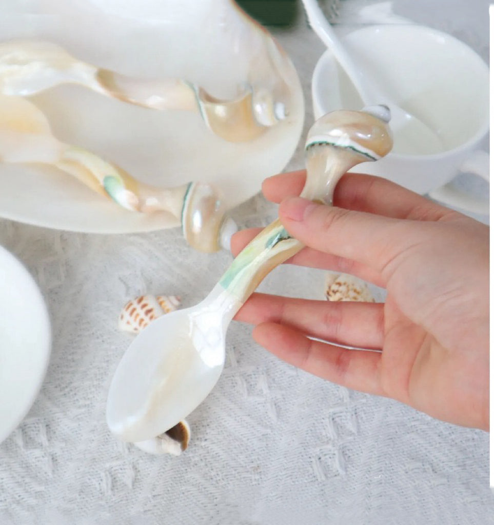 Natural conch dinner spoon 1pc